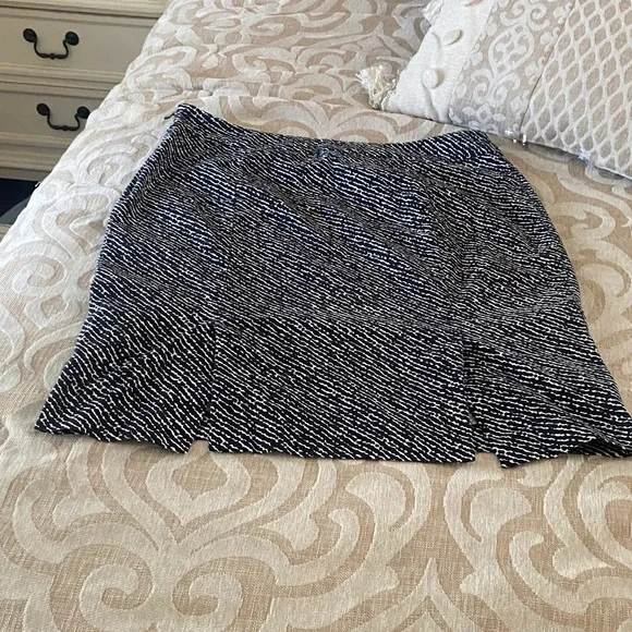 New York & Company A-Line Mini Skirt Black White Textured Stretch Size 12 - Picture 9 of 9